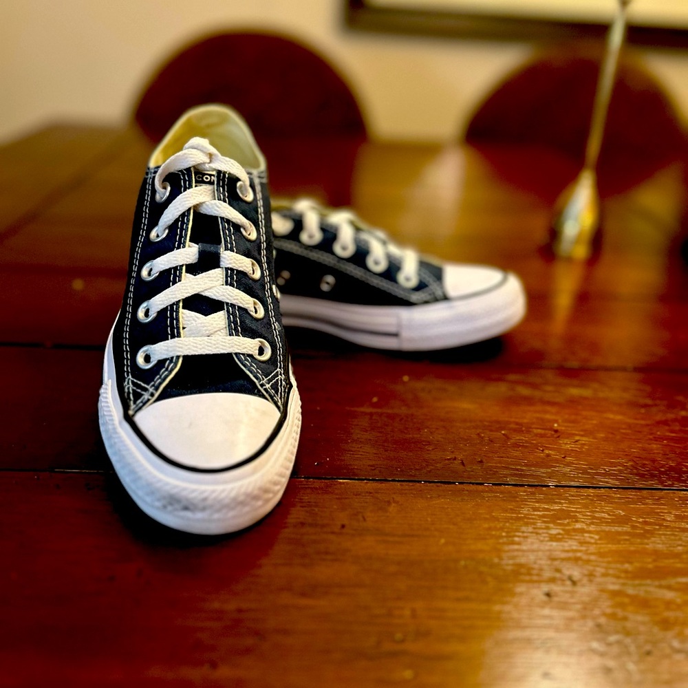 Navy blue Converse All Star - Size 6 -Excellent Condition!